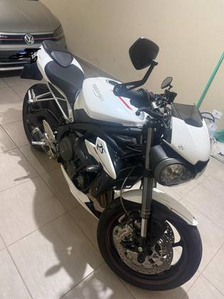 TRIUMPH STREET TRIPLE 765 RS 